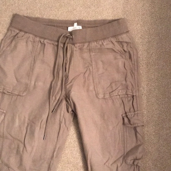 aritzia community jogger khaki pants - Picture 2 of 4